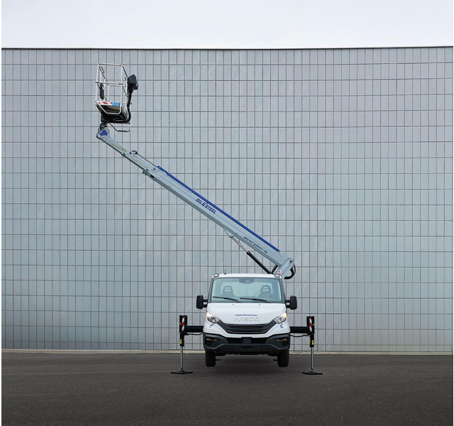 Oil & Steel Scorpion 18 Sobre IVECO DAILY 35S14 entre ejes 3750 mm - Nacelle: photos 3 Oil & Steel Scorpion 18 Sobre IVECO DAILY 35S14 entre ejes 3750 mm - Nacelle: photos 3