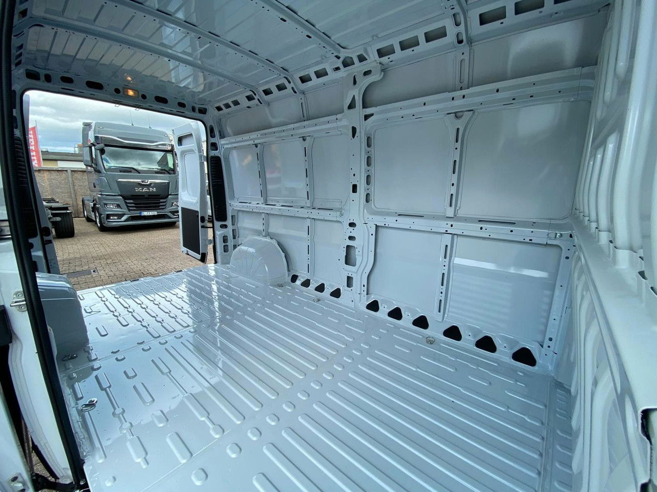 Opel Movano - Fourgon utilitaire: photos 5 Opel Movano - Fourgon utilitaire: photos 5