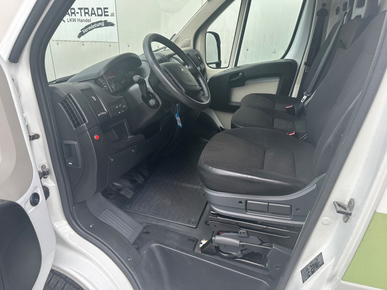 Peugeot Boxer 2,0 HDI Klima AluAusbau L4H2 - Fourgon utilitaire: photos 5 Peugeot Boxer 2,0 HDI Klima AluAusbau L4H2 - Fourgon utilitaire: photos 5