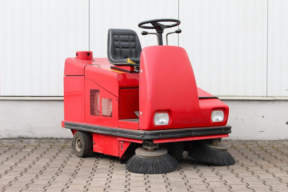 RCM R703 E/1 elektro Aufsitz- Kehrsaugmaschine Kehrmaschine - Balayeuse industrielle: photos 3 RCM R703 E/1 elektro Aufsitz- Kehrsaugmaschine Kehrmaschine - Balayeuse industrielle: photos 3