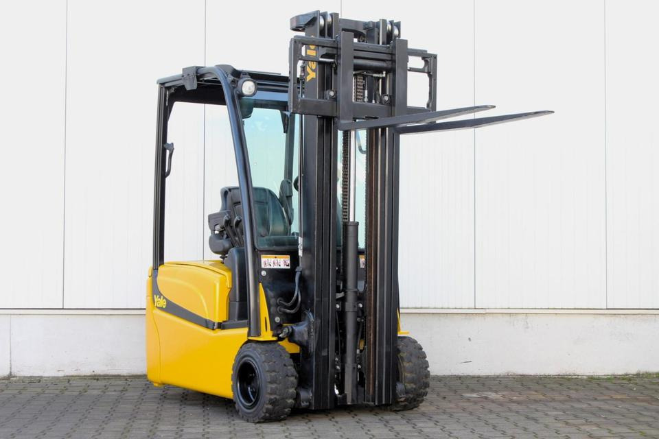 YALE ERP18VT Triplex 5,2m 1800kg - Chariot élévateur électrique: photos 4 YALE ERP18VT Triplex 5,2m 1800kg - Chariot élévateur électrique: photos 4