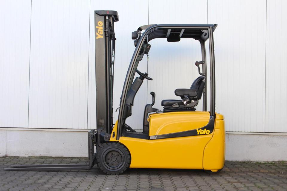 YALE ERP18VT Triplex 5,2m 1800kg - Chariot élévateur électrique: photos 3 YALE ERP18VT Triplex 5,2m 1800kg - Chariot élévateur électrique: photos 3