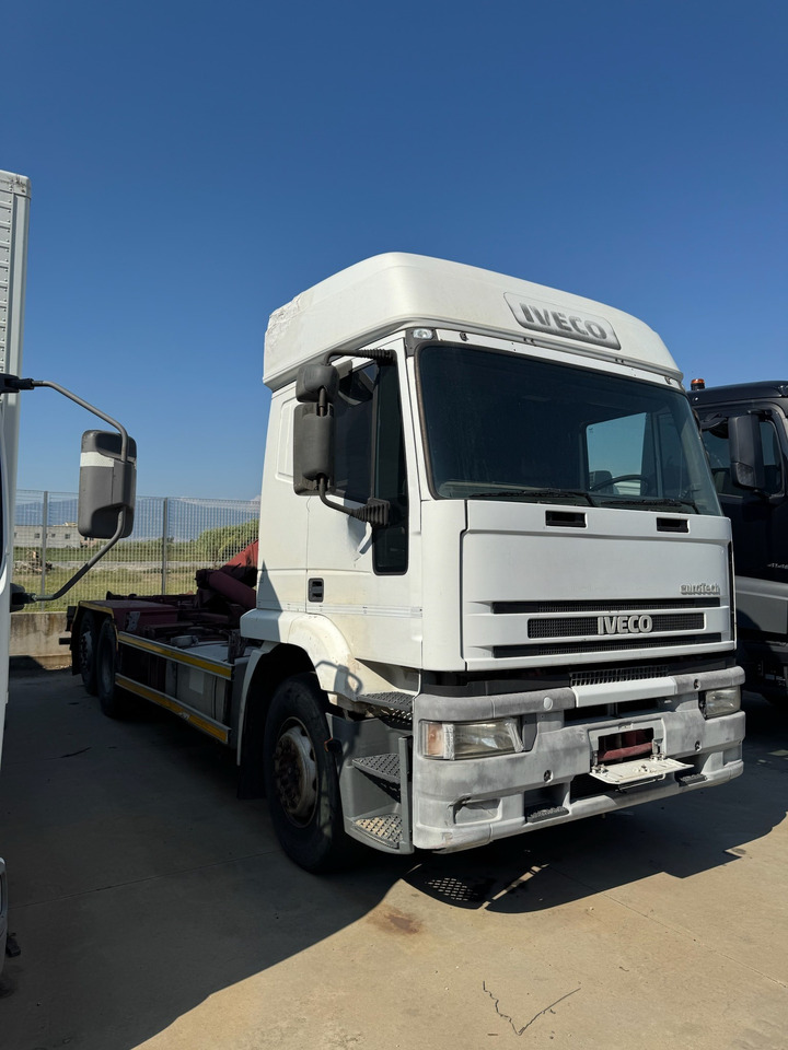 IVECO MAGIRUS 240E42 Gancio Scarrabile - Camion ampliroll: photos 2 IVECO MAGIRUS 240E42 Gancio Scarrabile - Camion ampliroll: photos 2