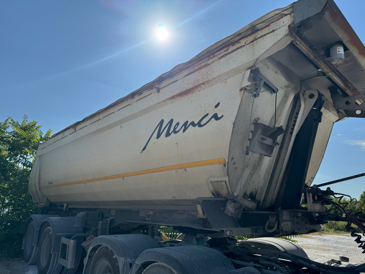 MENCI Semirimorchio Ribaltabile Mezzo d'opera - Semi-remorque benne: photos 1 MENCI Semirimorchio Ribaltabile Mezzo d'opera - Semi-remorque benne: photos 1