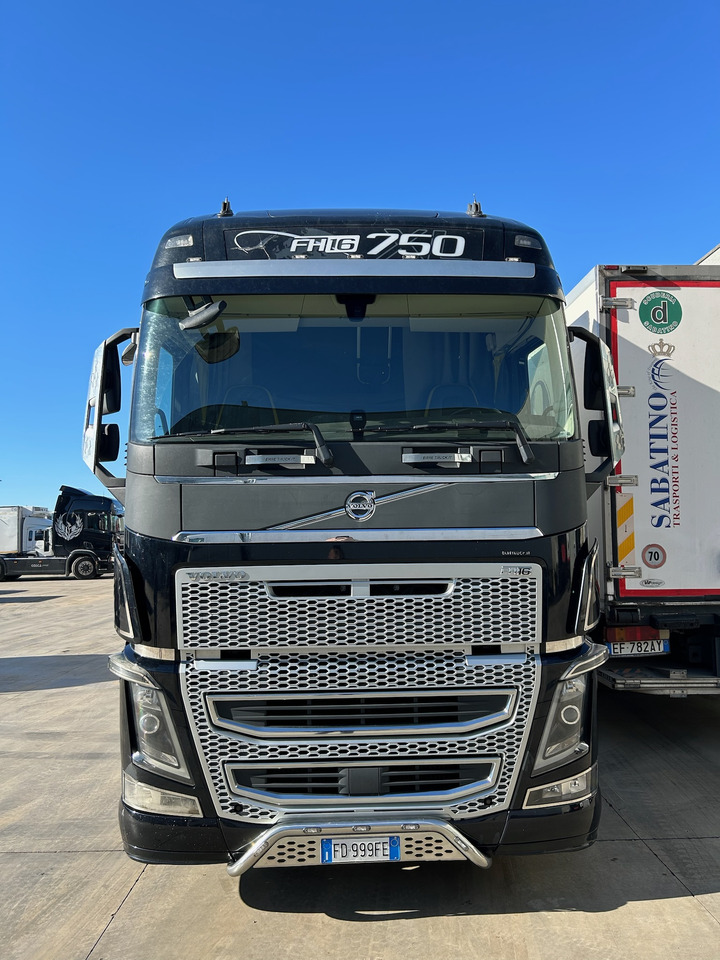 VOLVO FH 750 - Camion frigorifique: photos 4 VOLVO FH 750 - Camion frigorifique: photos 4