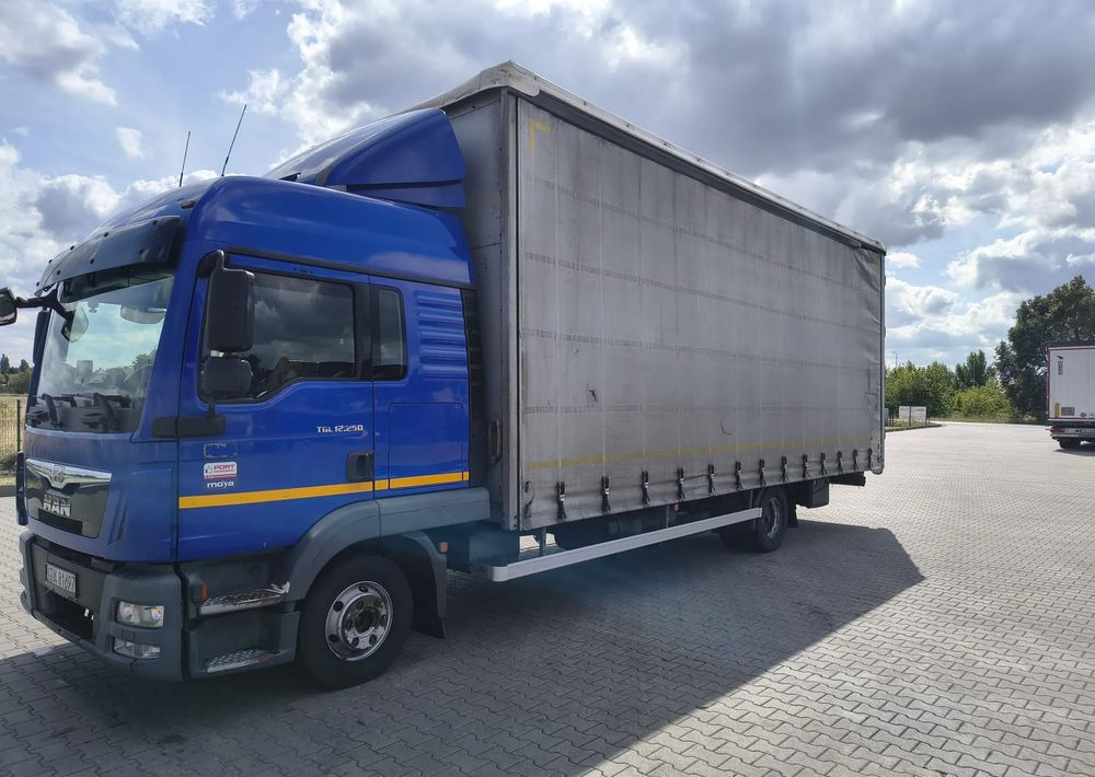 MAN TGL 12.250 - Camion à rideaux coulissants: photos 2 MAN TGL 12.250 - Camion à rideaux coulissants: photos 2