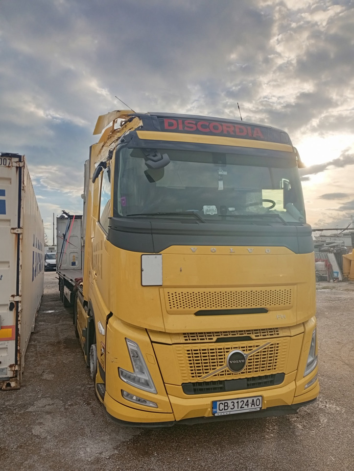 VOLVO FH 460 Aero, Damaged, Located in Bari,Italy - Tracteur routier: photos 3 VOLVO FH 460 Aero, Damaged, Located in Bari,Italy - Tracteur routier: photos 3