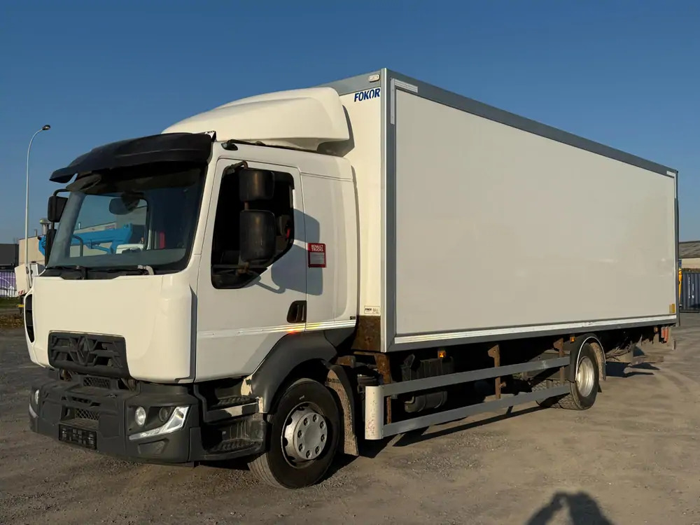 Renault D14 250 *D14 250 cv* - Camion fourgon: photos 1 Renault D14 250 *D14 250 cv* - Camion fourgon: photos 1