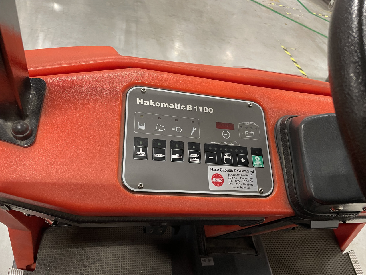 Hako Hakomatic B 1100 - Balayeuse industrielle: photos 5 Hako Hakomatic B 1100 - Balayeuse industrielle: photos 5