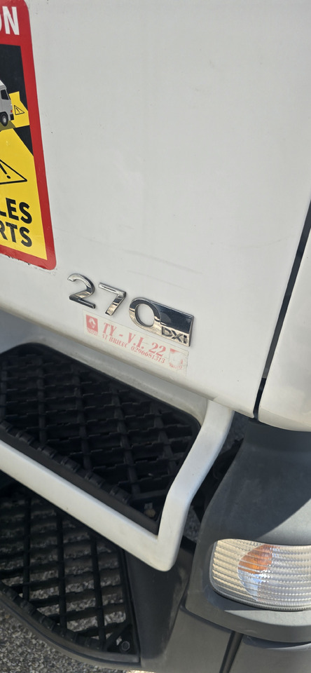 RENAULT - Camion frigorifique: photos 4 RENAULT - Camion frigorifique: photos 4