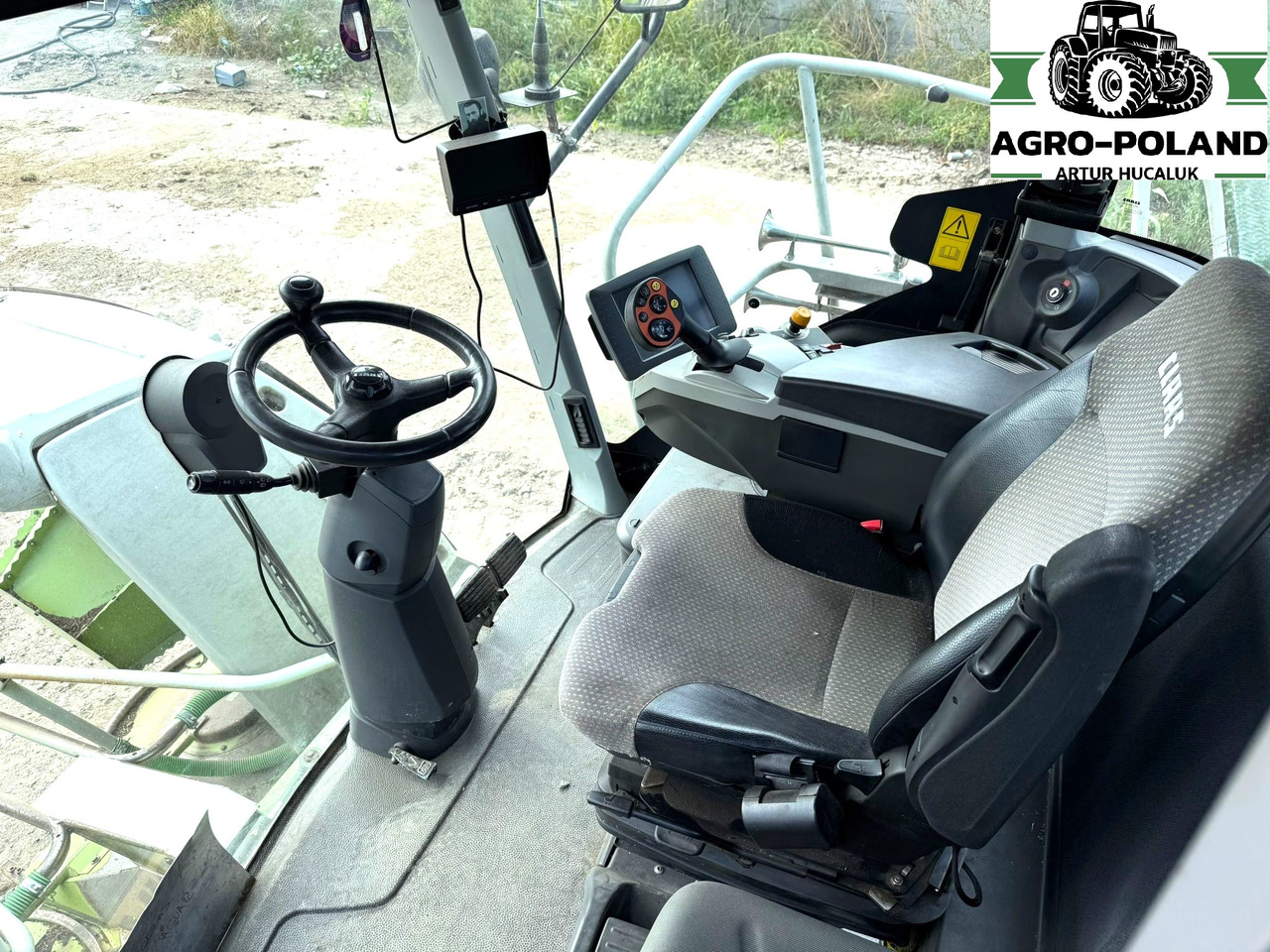 CLAAS JAGUAR 940 - 2014 ROK - 4X4 - Ensileuse: photos 3 CLAAS JAGUAR 940 - 2014 ROK - 4X4 - Ensileuse: photos 3