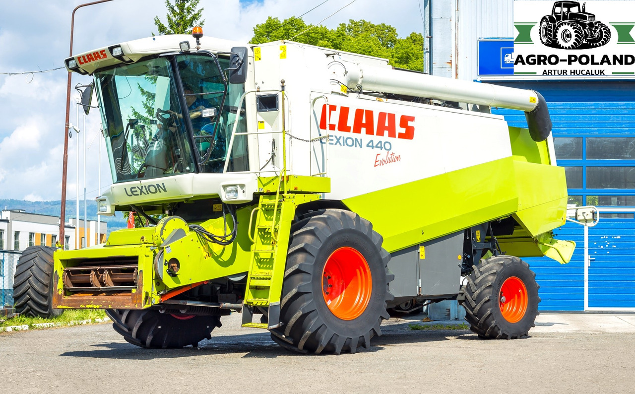 CLAAS LEXION 440 EVOLUTION - 2003 ROK + CLAAS C 540 SKŁADANY - 2007 ROK - Moissonneuse-batteuse: photos 2 CLAAS LEXION 440 EVOLUTION - 2003 ROK + CLAAS C 540 SKŁADANY - 2007 ROK - Moissonneuse-batteuse: photos 2
