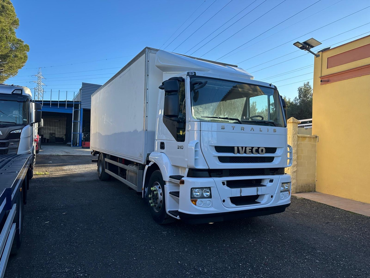 IVECO STRALIS 310 - Camion fourgon: photos 1 IVECO STRALIS 310 - Camion fourgon: photos 1