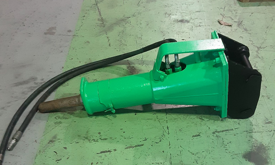 MONTABERT BRP70 - Marteau hydraulique: photos 1 MONTABERT BRP70 - Marteau hydraulique: photos 1