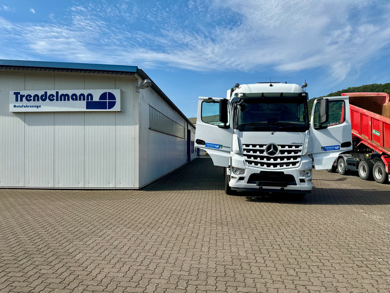MERCEDES-BENZ Arocs 3553 4 Achsen Tridem - Camion ampliroll: photos 3 MERCEDES-BENZ Arocs 3553 4 Achsen Tridem - Camion ampliroll: photos 3