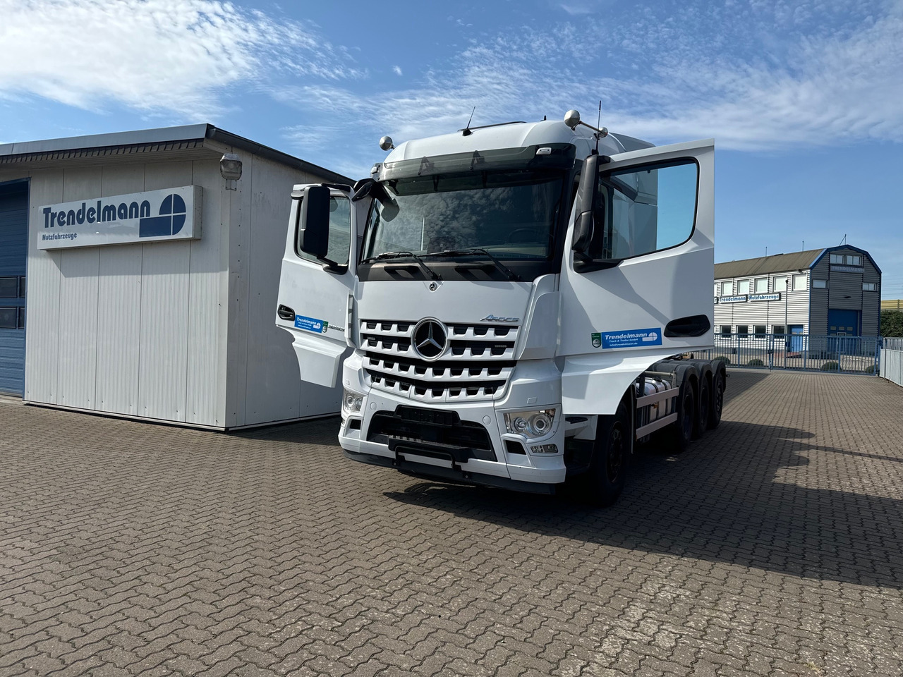 MERCEDES-BENZ Arocs 3553 4 Achsen Tridem - Camion ampliroll: photos 4 MERCEDES-BENZ Arocs 3553 4 Achsen Tridem - Camion ampliroll: photos 4