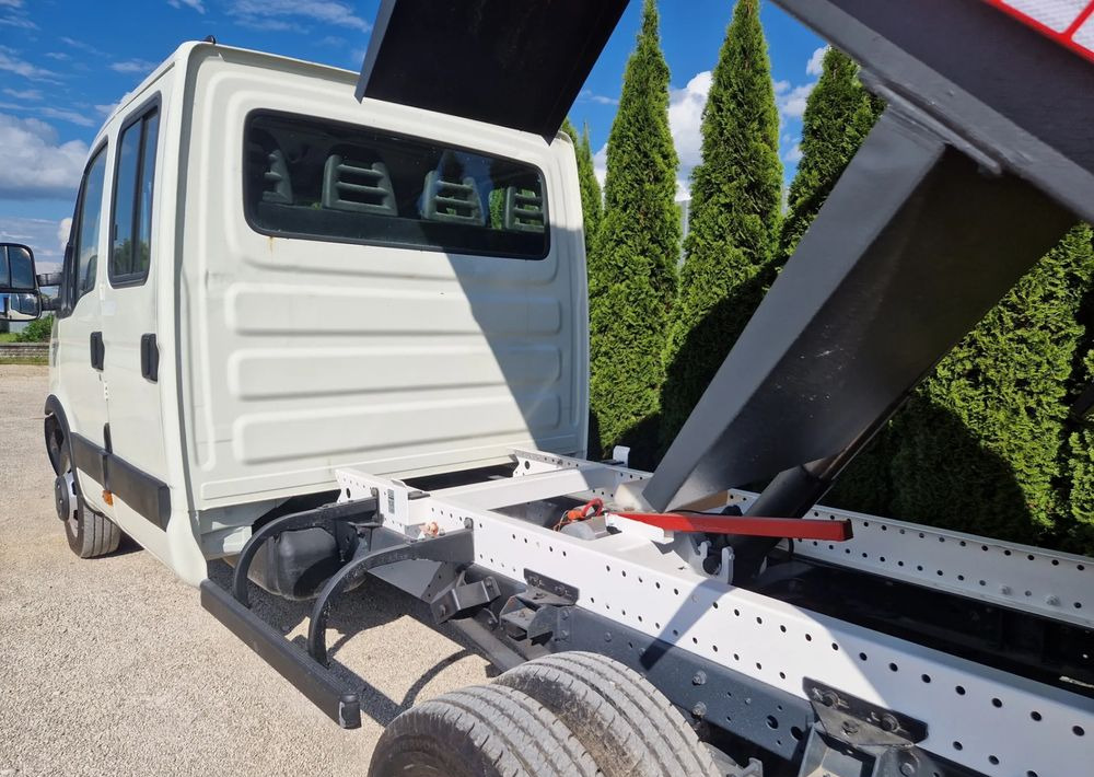 Iveco 35c15 - Utilitaire benne: photos 4 Iveco 35c15 - Utilitaire benne: photos 4