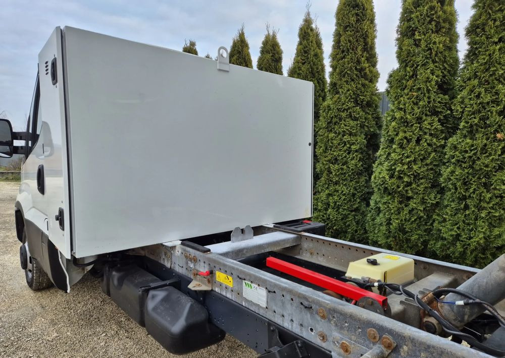 Iveco IVECO 35C17 3.0 170KM *HIMATIC* - Utilitaire benne: photos 4 Iveco IVECO 35C17 3.0 170KM *HIMATIC* - Utilitaire benne: photos 4