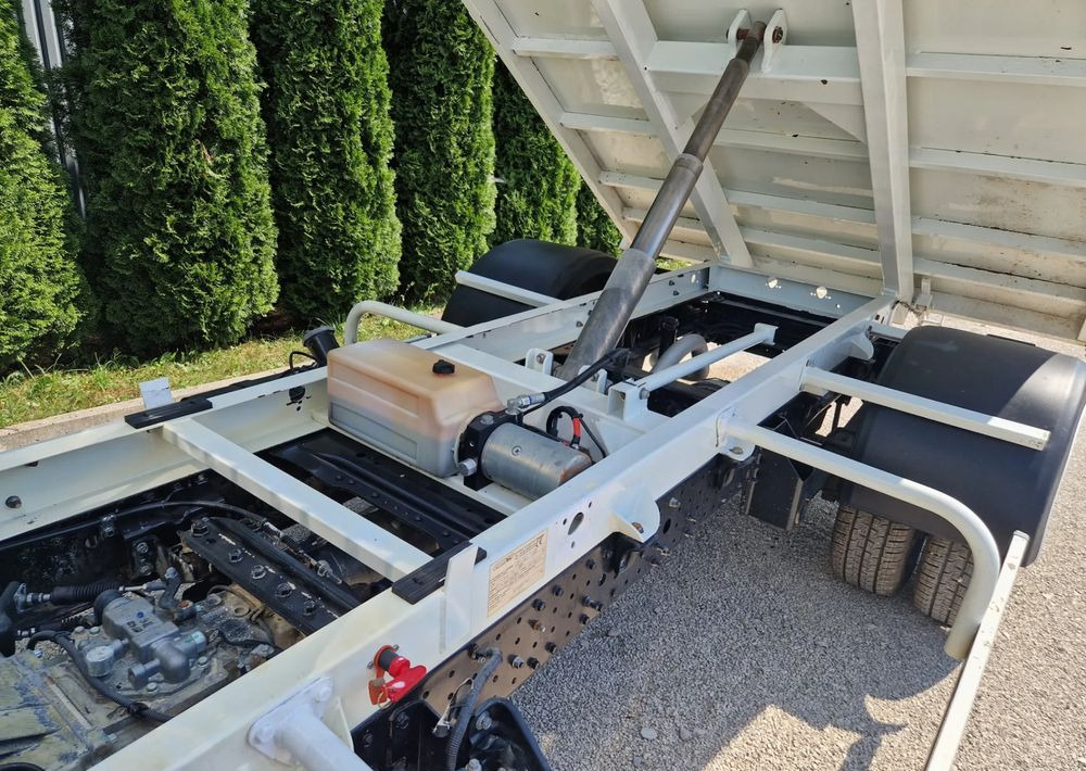 Utilitaire benne Mitsubishi CANTER 3C13 IVECO 3.0 EURO 5: photos 10 Utilitaire benne Mitsubishi CANTER 3C13 IVECO 3.0 EURO 5: photos 10