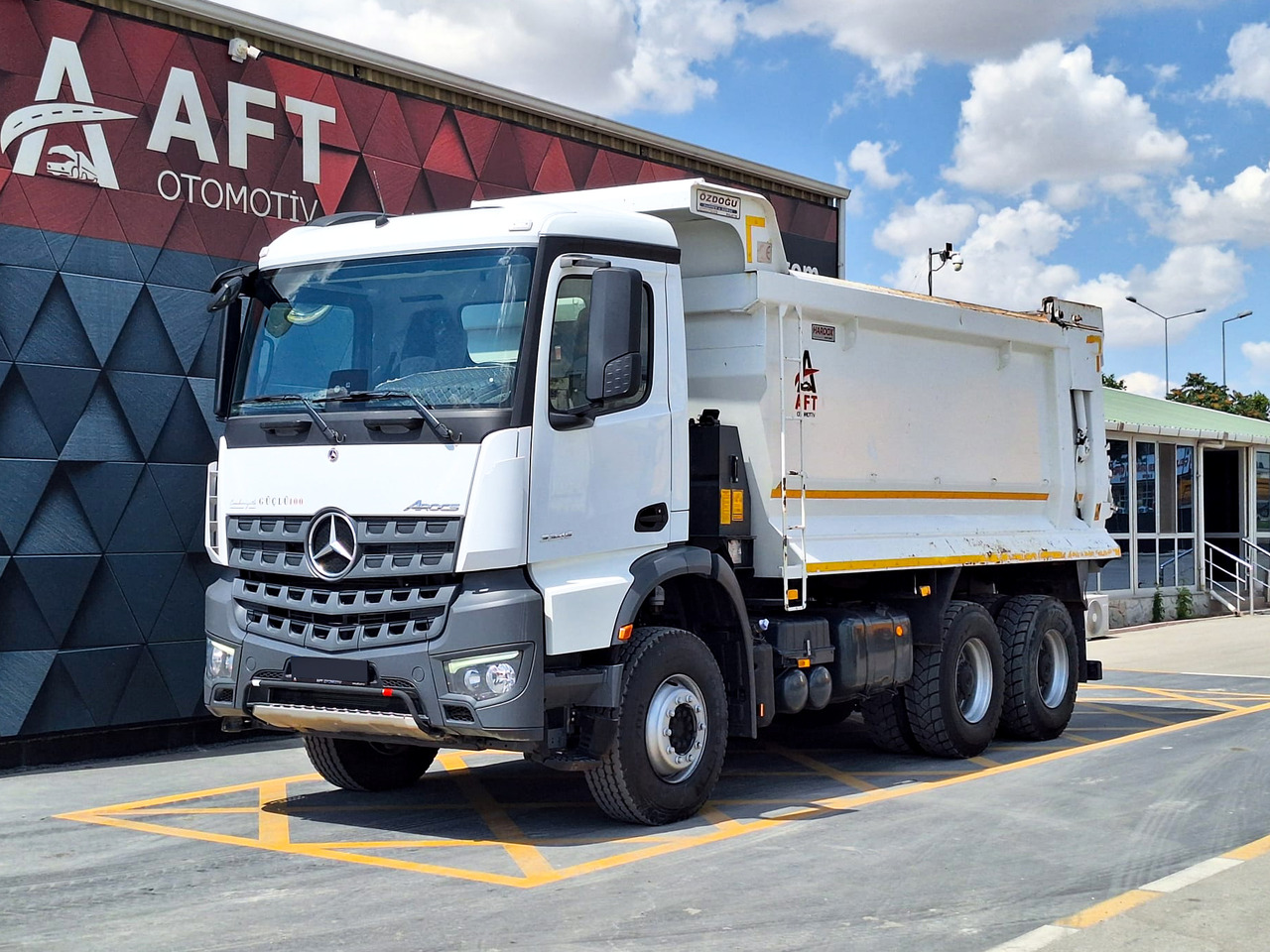 MERCEDES-BENZ AROCS 3345 - Camion benne: photos 1 MERCEDES-BENZ AROCS 3345 - Camion benne: photos 1