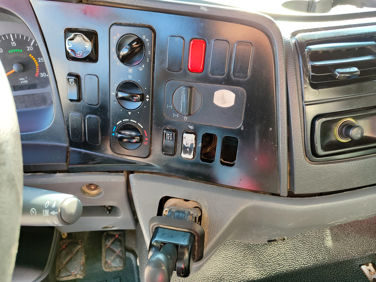 Camion malaxeur MERCEDES-BENZ AXOR 3028: photos 10