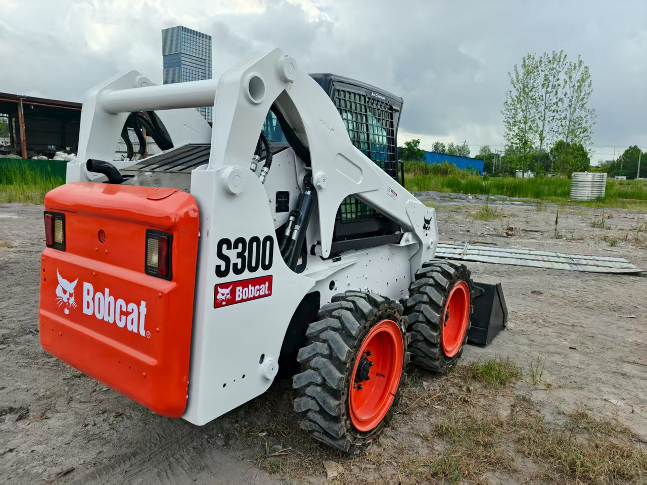 BOBCAT skid steer loader S300 Mining/Agriculture/Urban Construction - Mini chargeuse: photos 4 BOBCAT skid steer loader S300 Mining/Agriculture/Urban Construction - Mini chargeuse: photos 4