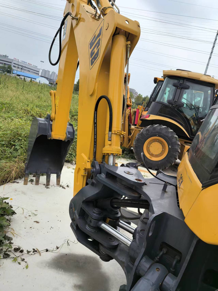 JCB 3CX backhoe loader TLB versatile machine multiple attachment options - Tractopelle: photos 2 JCB 3CX backhoe loader TLB versatile machine multiple attachment options - Tractopelle: photos 2