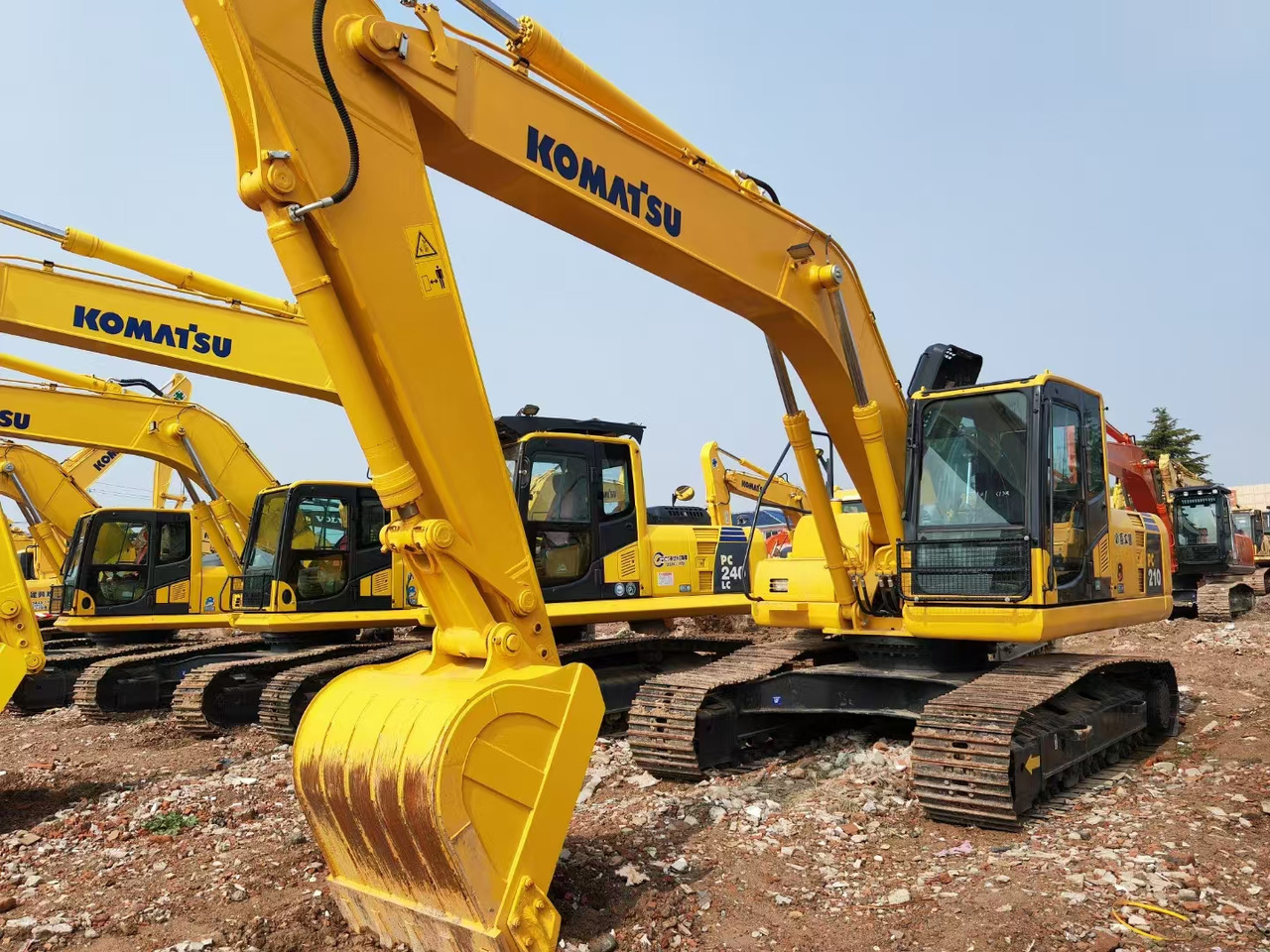 KOMATSU pc210-8 used crawler excavator japan brand hot sale - Pelle sur chenille: photos 3 KOMATSU pc210-8 used crawler excavator japan brand hot sale - Pelle sur chenille: photos 3