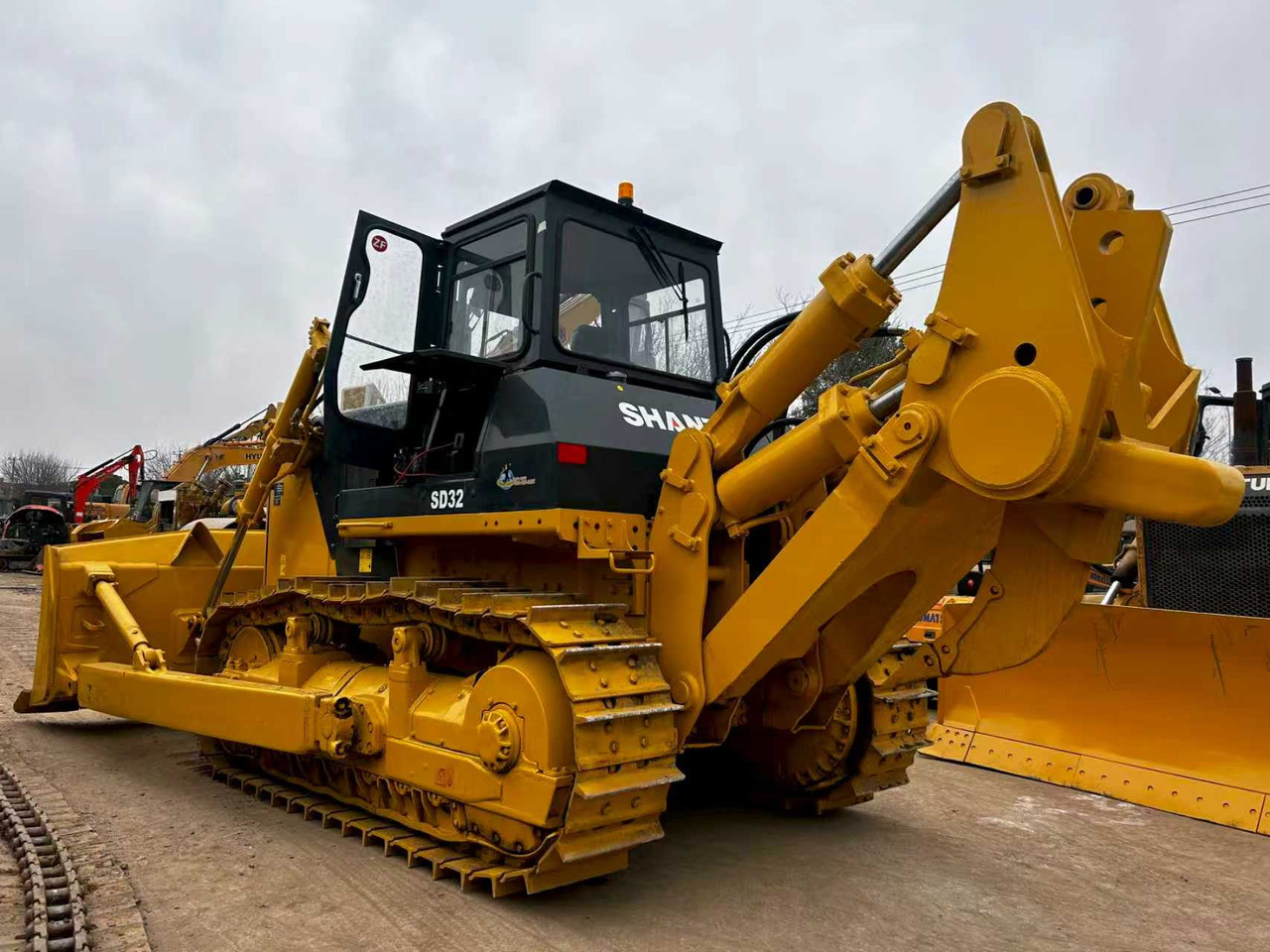 SHANTUI SD32 used bulldozer famous china brand for sale - Bulldozer: photos 3 SHANTUI SD32 used bulldozer famous china brand for sale - Bulldozer: photos 3