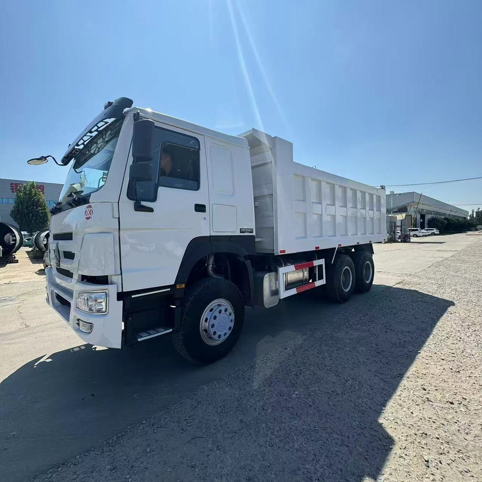SINOTRUK howo 371 6x4 dump truck - Camion benne: photos 1 SINOTRUK howo 371 6x4 dump truck - Camion benne: photos 1