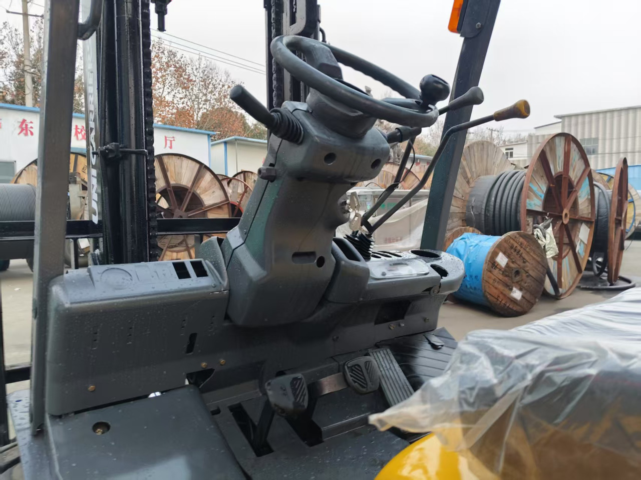 TCM FD30 Japan brand used 3 ton diesel forklift Customizable mast clamps - Chariot élévateur diesel: photos 3 TCM FD30 Japan brand used 3 ton diesel forklift Customizable mast clamps - Chariot élévateur diesel: photos 3