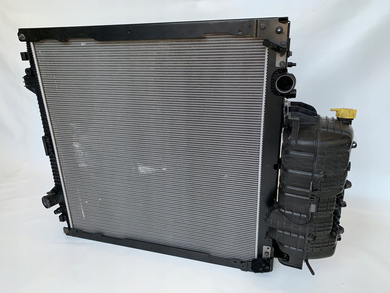 CHŁODNICA MAN TGX EURO 6 NR 1072 - Radiateur pour Camion: photos 1 CHŁODNICA MAN TGX EURO 6 NR 1072 - Radiateur pour Camion: photos 1