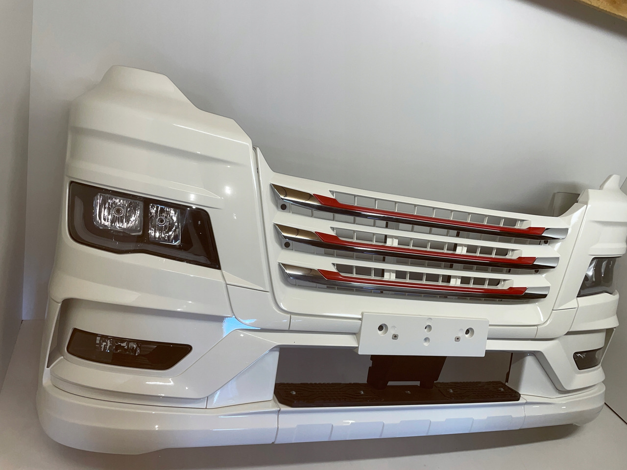 KOMPLETNY ZDERZAK MAN TG3 TGX3 TGX 3 ORYGINALNY KOLOR RAL 9010 - Pare-chocs pour Camion: photos 2 KOMPLETNY ZDERZAK MAN TG3 TGX3 TGX 3 ORYGINALNY KOLOR RAL 9010 - Pare-chocs pour Camion: photos 2