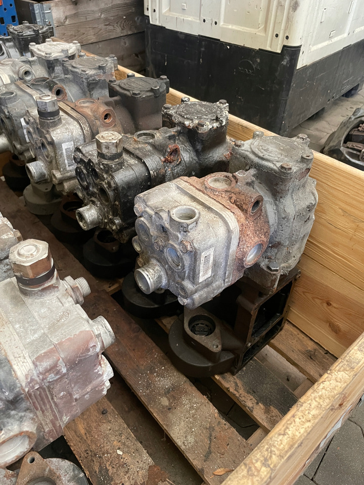 KOMPRESOR SPRĘŻARKA POWIETRZA MAN TGX TGS EURO 6 51540007146 - Compresseur pour Camion: photos 2 KOMPRESOR SPRĘŻARKA POWIETRZA MAN TGX TGS EURO 6 51540007146 - Compresseur pour Camion: photos 2