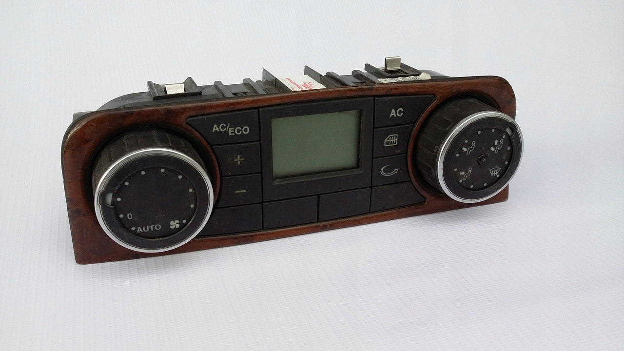 PANEL STEROWNIK KLIMATYZACJI MAN TGX TGS NR 968 - Panel de instrumentos pour Camion: photos 1 PANEL STEROWNIK KLIMATYZACJI MAN TGX TGS NR 968 - Panel de instrumentos pour Camion: photos 1