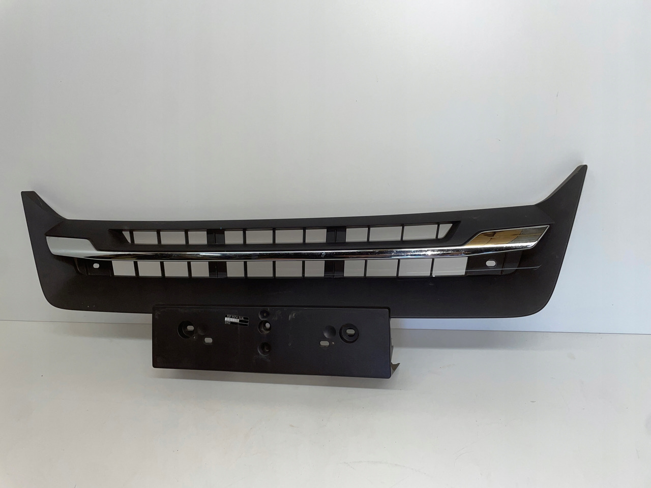 ŚRODKOWY GRILL CHROM ZDERZAKA MAN TGS TG3 TGS 3 ATRAPA 81416146086 - Calandre pour Camion: photos 3 ŚRODKOWY GRILL CHROM ZDERZAKA MAN TGS TG3 TGS 3 ATRAPA 81416146086 - Calandre pour Camion: photos 3