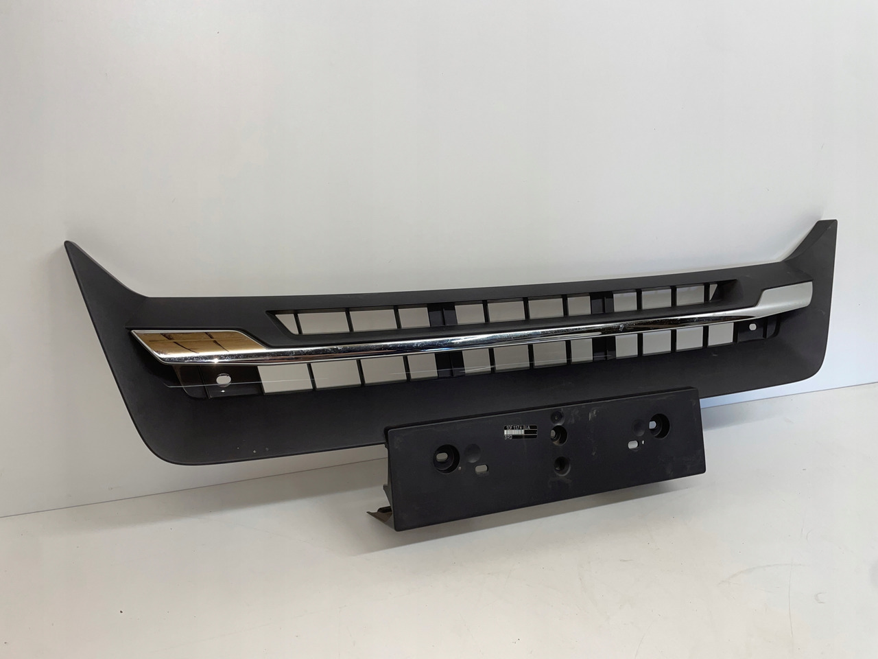 ŚRODKOWY GRILL CHROM ZDERZAKA MAN TGS TG3 TGS 3 ATRAPA 81416146086 - Calandre pour Camion: photos 2 ŚRODKOWY GRILL CHROM ZDERZAKA MAN TGS TG3 TGS 3 ATRAPA 81416146086 - Calandre pour Camion: photos 2