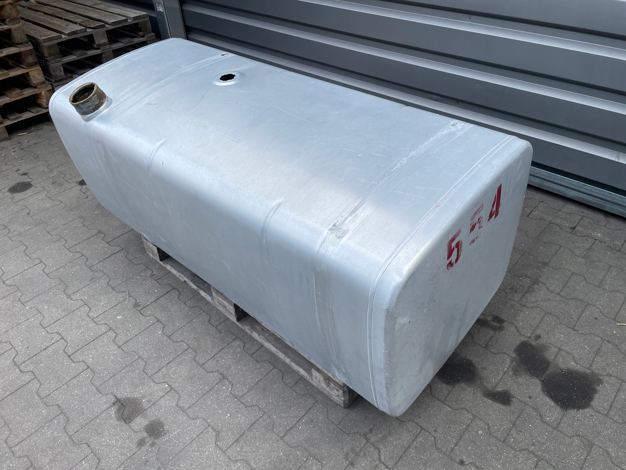 ZBIORNIK PALIWA IVECO STRALIS HI WAY 600 L 41042553 - Réservoir de carburant pour Camion: photos 4 ZBIORNIK PALIWA IVECO STRALIS HI WAY 600 L 41042553 - Réservoir de carburant pour Camion: photos 4