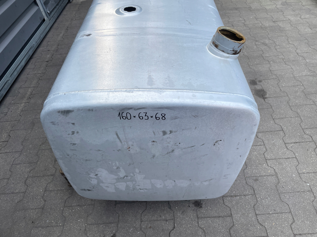 ZBIORNIK PALIWA IVECO STRALIS HI WAY 600 L 41042553 - Réservoir de carburant pour Camion: photos 3 ZBIORNIK PALIWA IVECO STRALIS HI WAY 600 L 41042553 - Réservoir de carburant pour Camion: photos 3