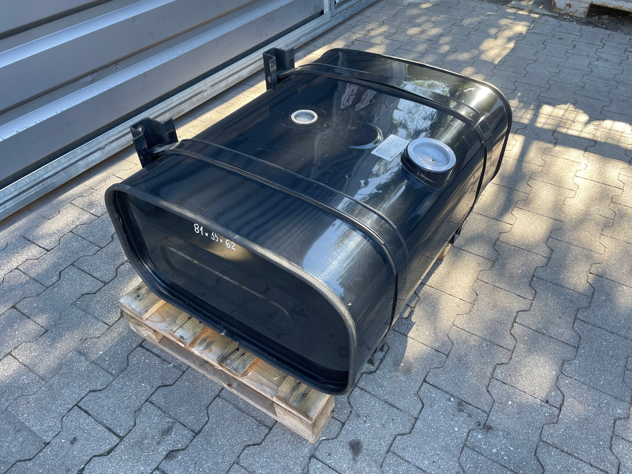 ZBIORNIK PALIWA MAN 150 L , L2000 TGL TGM 81122015818 - NOWY - - Réservoir de carburant pour Camion: photos 2 ZBIORNIK PALIWA MAN 150 L , L2000 TGL TGM 81122015818 - NOWY - - Réservoir de carburant pour Camion: photos 2