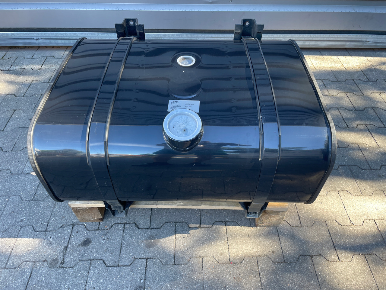 ZBIORNIK PALIWA MAN 150 L , L2000 TGL TGM 81122015818 - NOWY - - Réservoir de carburant pour Camion: photos 1 ZBIORNIK PALIWA MAN 150 L , L2000 TGL TGM 81122015818 - NOWY - - Réservoir de carburant pour Camion: photos 1