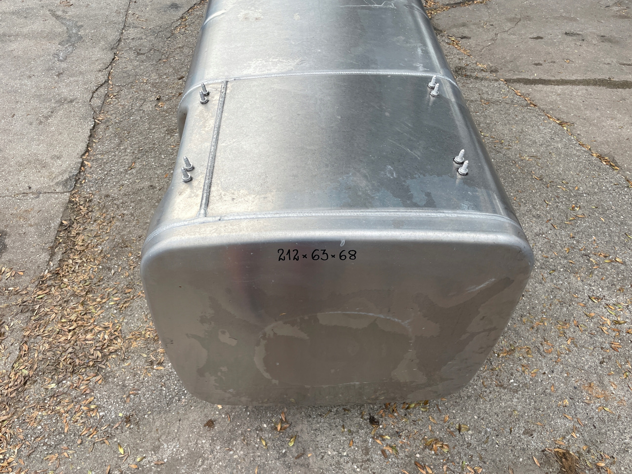 ZBIORNIK PALIWA MAN TGX TGS 680 L 75 AD BLUE 81122016726 - Réservoir de carburant pour Camion: photos 4 ZBIORNIK PALIWA MAN TGX TGS 680 L 75 AD BLUE 81122016726 - Réservoir de carburant pour Camion: photos 4