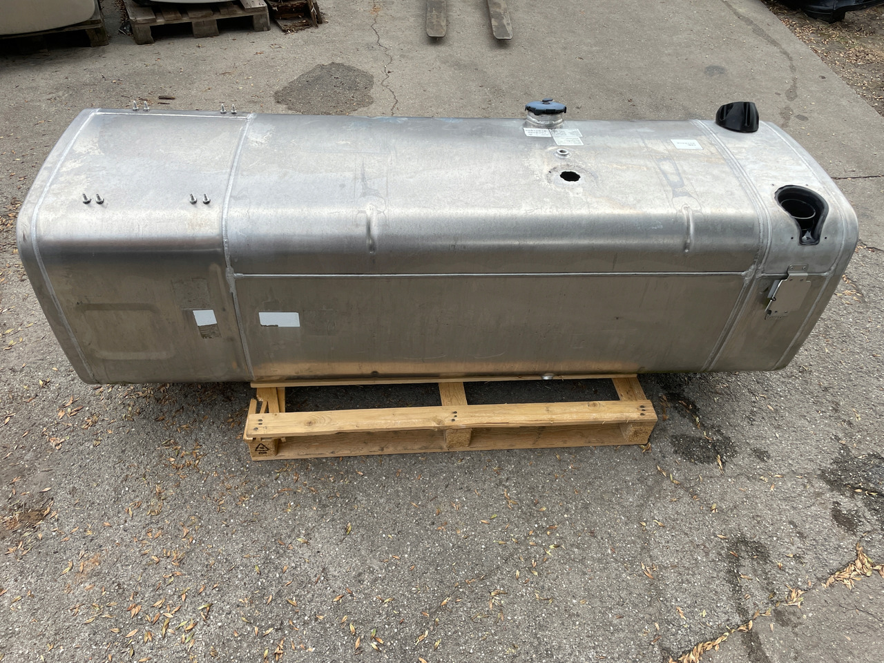 ZBIORNIK PALIWA MAN TGX TGS 680 L 75 AD BLUE 81122016726 - Réservoir de carburant pour Camion: photos 5 ZBIORNIK PALIWA MAN TGX TGS 680 L 75 AD BLUE 81122016726 - Réservoir de carburant pour Camion: photos 5