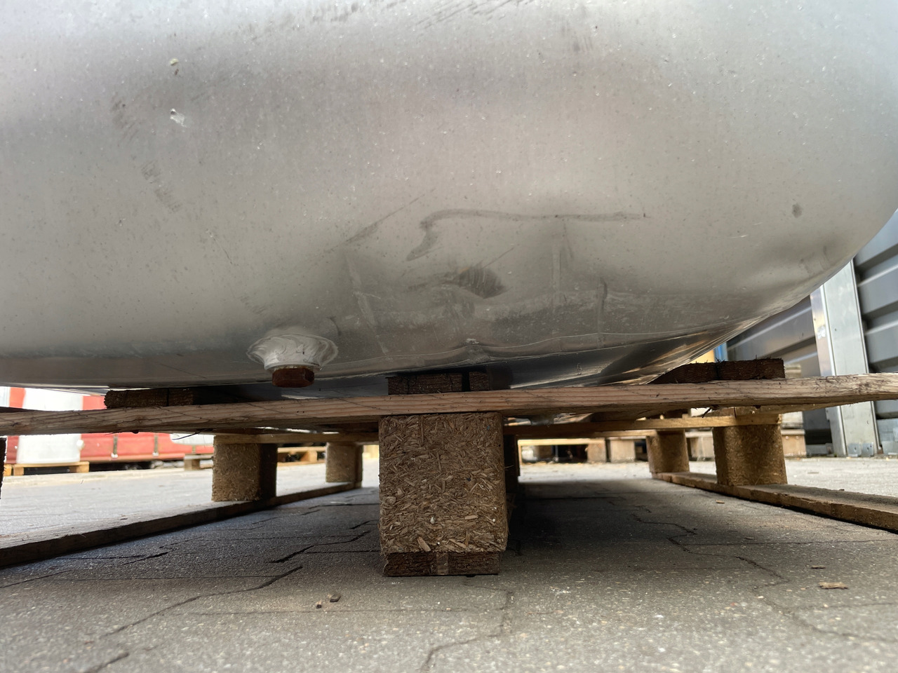 ZBIORNIK PALIWA MERCEDES ACTROS 595 L 40 A9344700601 - Réservoir de carburant pour Camion: photos 5 ZBIORNIK PALIWA MERCEDES ACTROS 595 L 40 A9344700601 - Réservoir de carburant pour Camion: photos 5