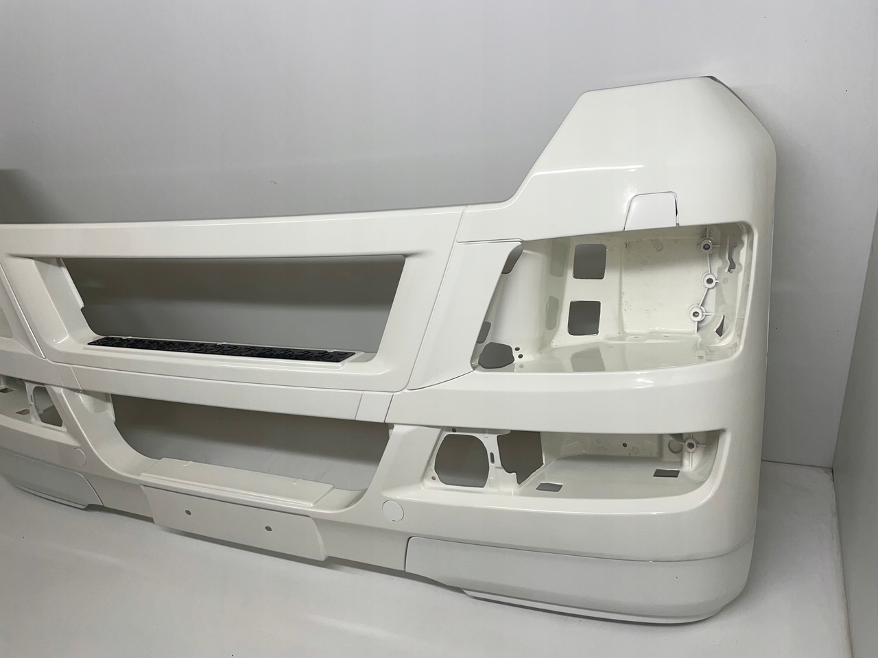 ZDERZAK MAN TGX RAL 9010 - Pare-chocs pour Camion: photos 2 ZDERZAK MAN TGX RAL 9010 - Pare-chocs pour Camion: photos 2