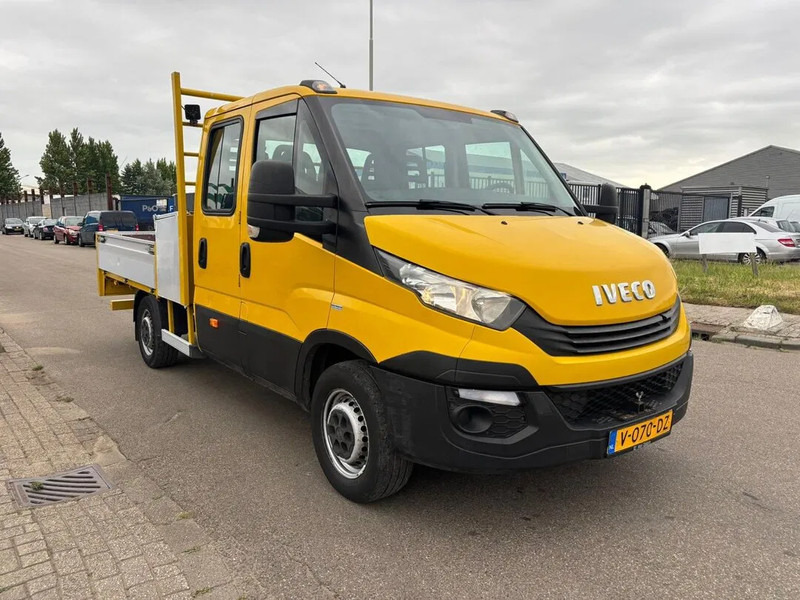 Iveco Daily 35S12 - Utilitaire plateau: photos 3 Iveco Daily 35S12 - Utilitaire plateau: photos 3