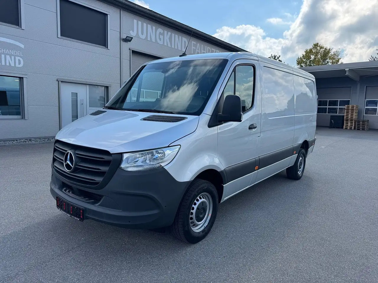 Mercedes-Benz Sprinter 317 CDI Lang Silber MBUX RWD Klima - Fourgon utilitaire: photos 1 Mercedes-Benz Sprinter 317 CDI Lang Silber MBUX RWD Klima - Fourgon utilitaire: photos 1