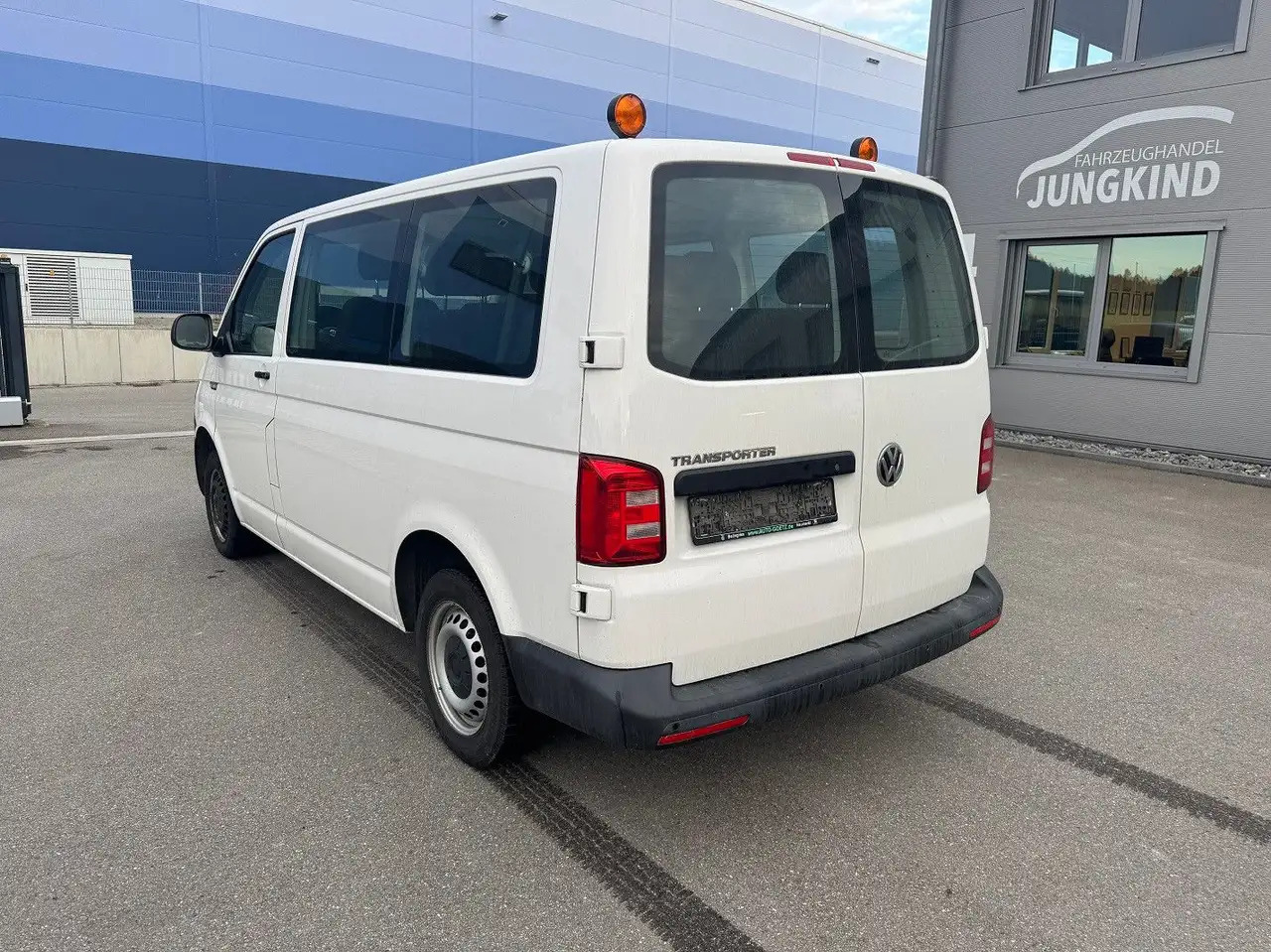 Volkswagen T6 Transporter Kombi 9-Sitzer Klima - Voiture break: photos 5 Volkswagen T6 Transporter Kombi 9-Sitzer Klima - Voiture break: photos 5