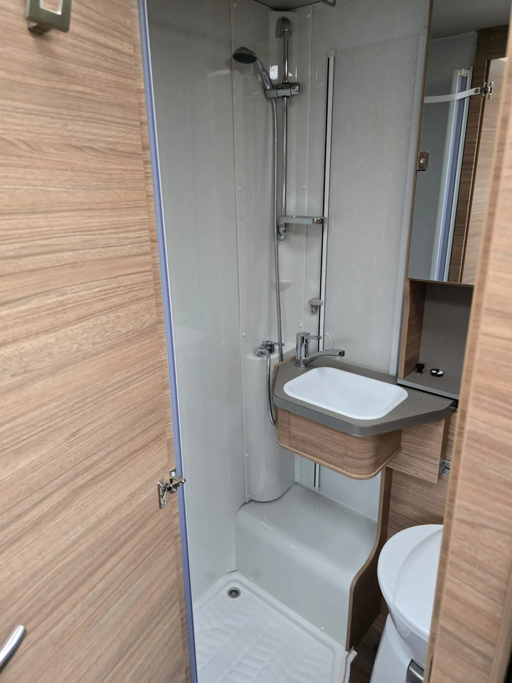 Weinsberg CaraCompact 640 MEG EDITION [PEPPER] Hot Pepper-Paket en leasing occasion Weinsberg CaraCompact 640 MEG EDITION [PEPPER] Hot Pepper-Paket: photos 8