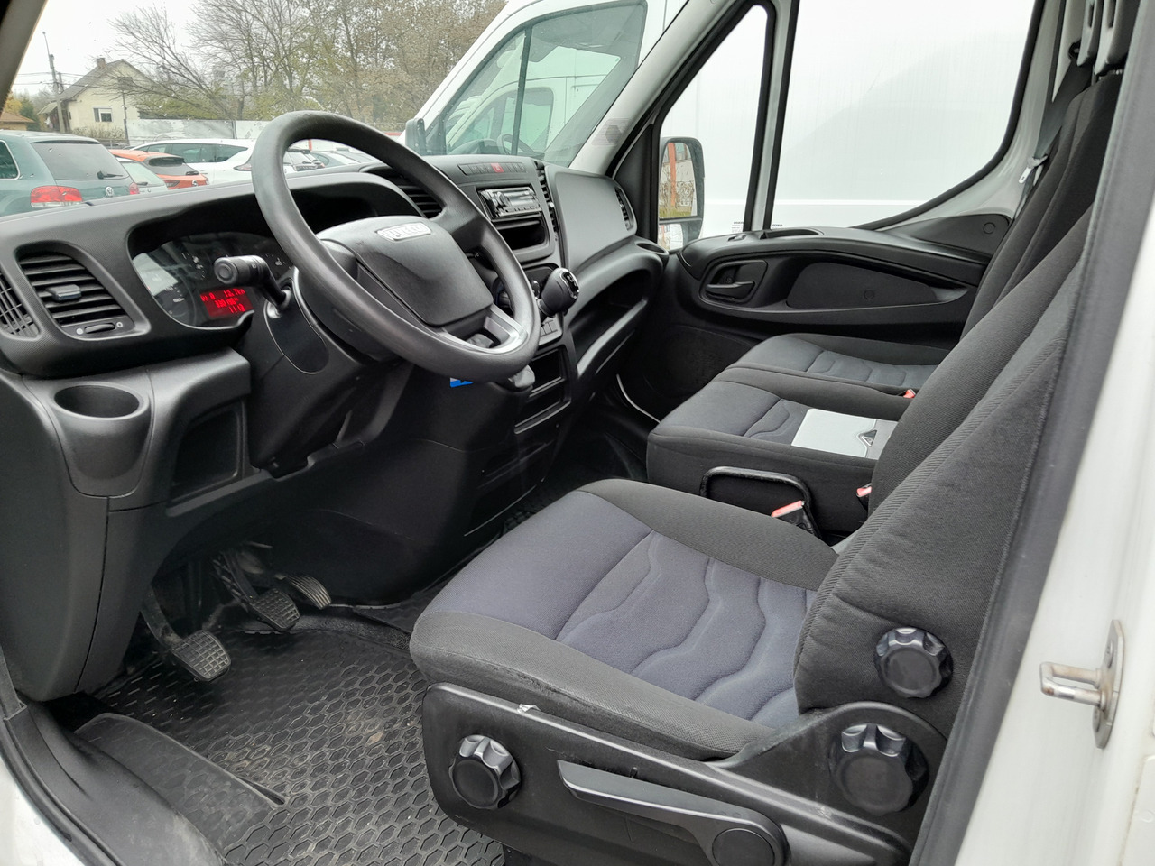 IVECO Daily 35S14 - Fourgon grand volume: photos 5 IVECO Daily 35S14 - Fourgon grand volume: photos 5